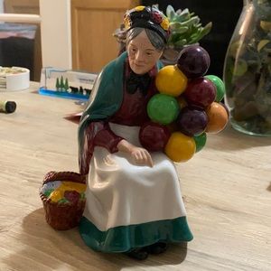 Royal Doutlon HN 1315 "The Old Balloon Seller"